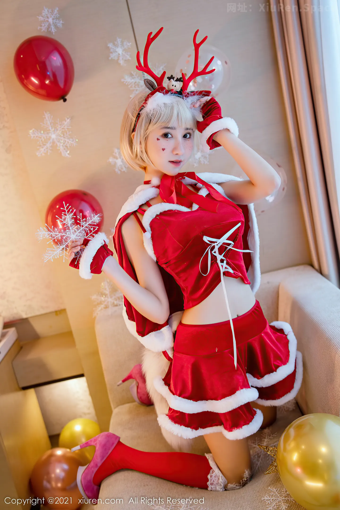 图片[4]-[XiuRen秀人网]VOL.4300 女神小果冻儿圣诞主题私房性感红色服饰半脱秀火辣身材诱惑写真57P-秀人网官方网站